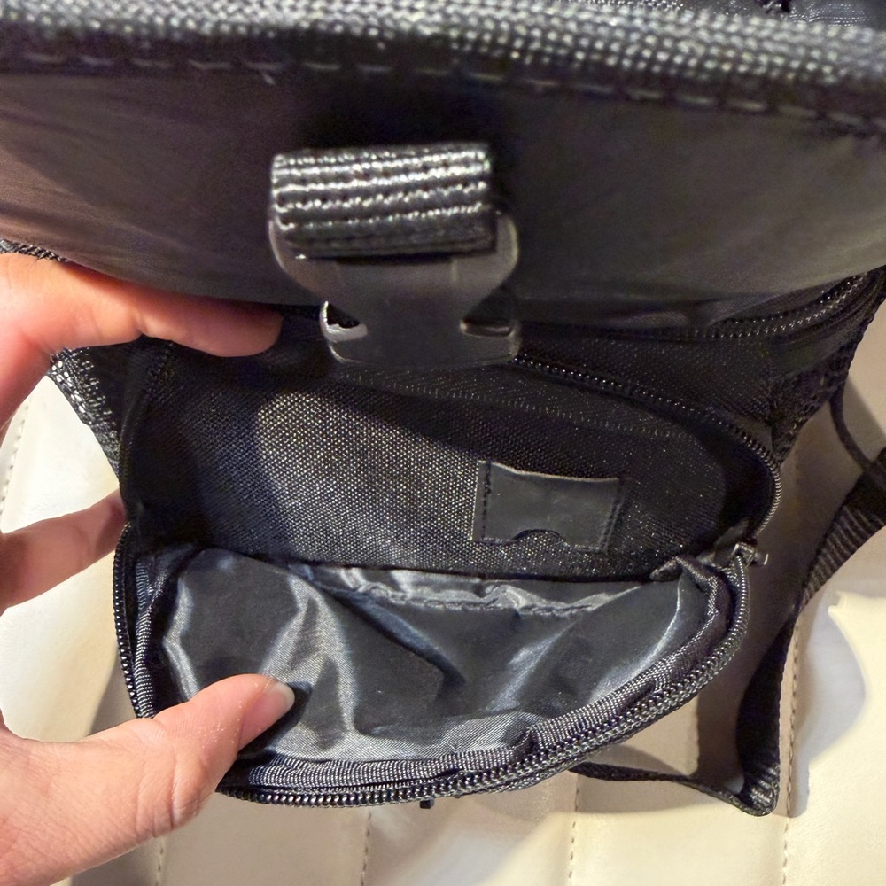 Sony Compact Black Camera Case - Picture 9 of 10